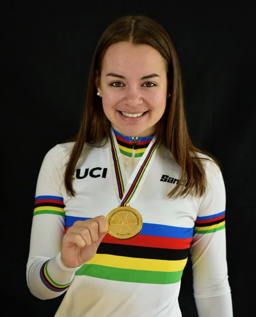 Clémence Chéreau, porteur du relais olympique.