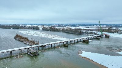 PASSERELLE SUR LA LOIRE